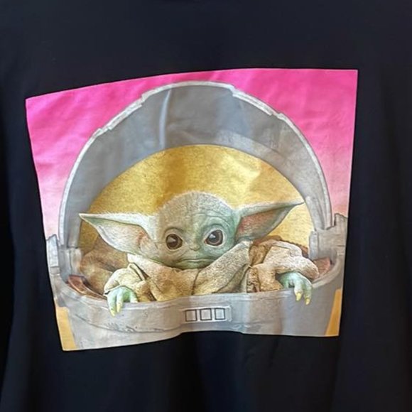 Women Size Medium Star Wars Baby Grogu T-Shirt baby Yoda - Picture 2 of 2